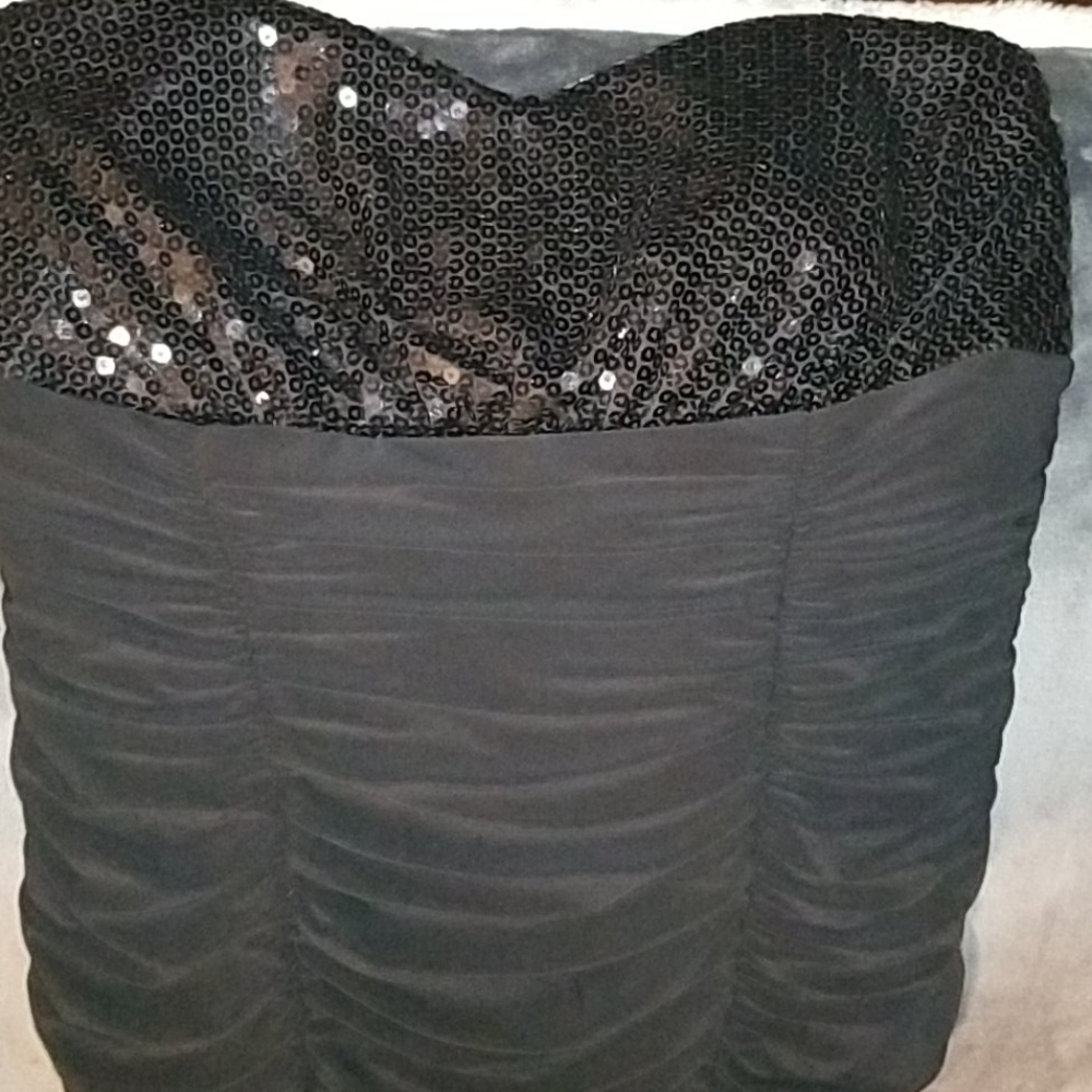 Dress - Picture 2 of 3